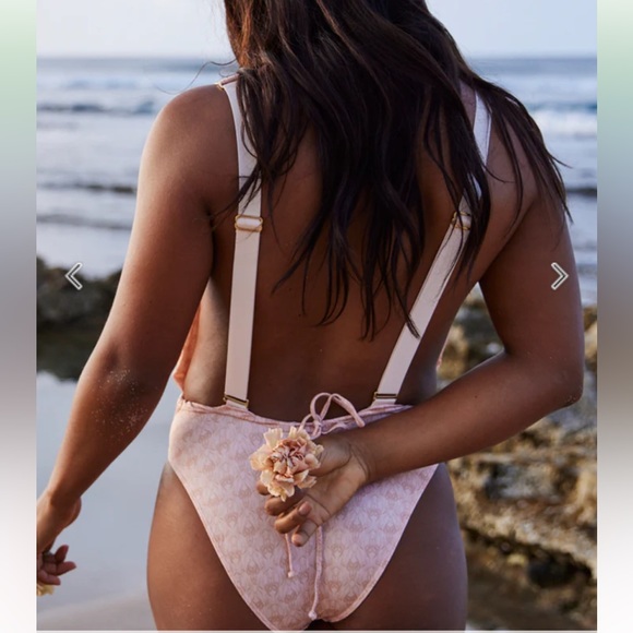 Coming in Haht Leghahcy one piece WITH POCKETS - Picture 5 of 10